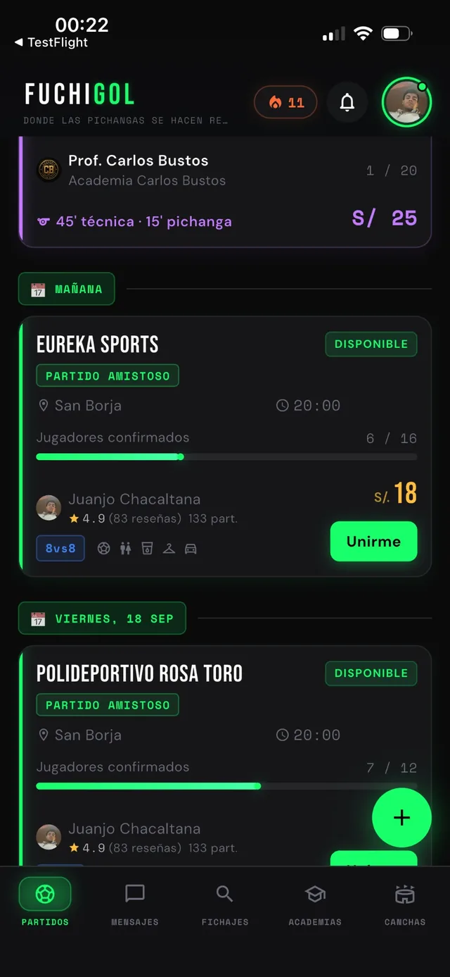 2. La zona la ve: Jugadores sueltos del distrito reciben el push, ven la cancha y se unen pagando su cupo.